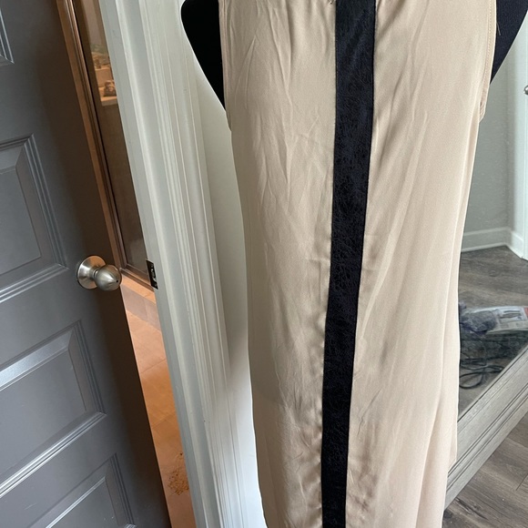 Nice looking Taupe/Tan sleeveless Hi-Low Tunic w/ leather looking & stud detail - Picture 5 of 12